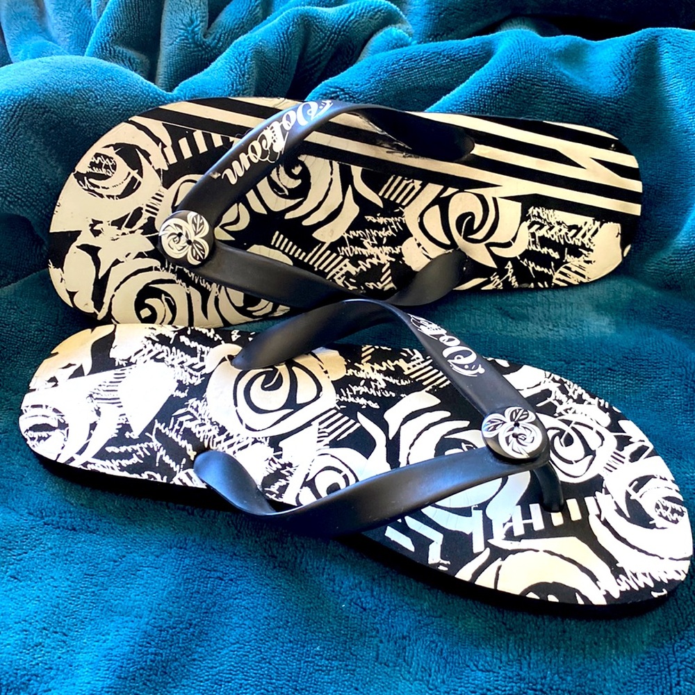 NWOT Volcom Flip Flops
